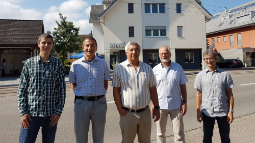 Das ehemalige Team des KEEST vor dem Büro in Münchwilen in der Wilerstrasse 18.